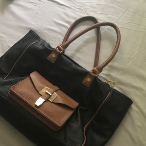 Mid-size purse!